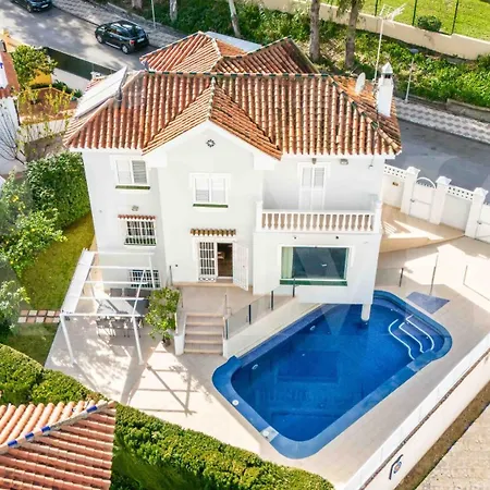 Full House With Pool, Bbq And Garden By Rems *