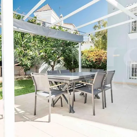 Дом отдыха Full House With Pool, Bbq And Garden By Rems *